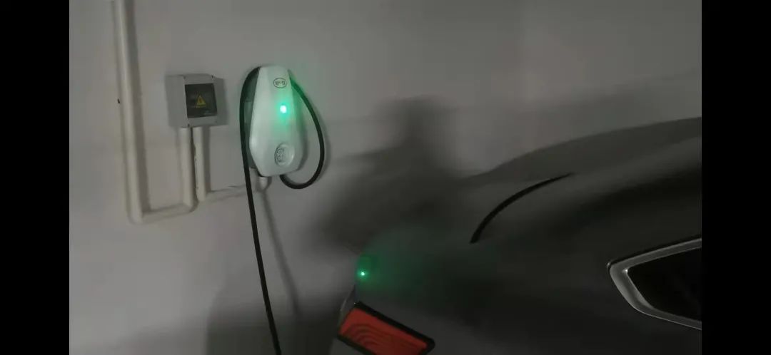 DƬ